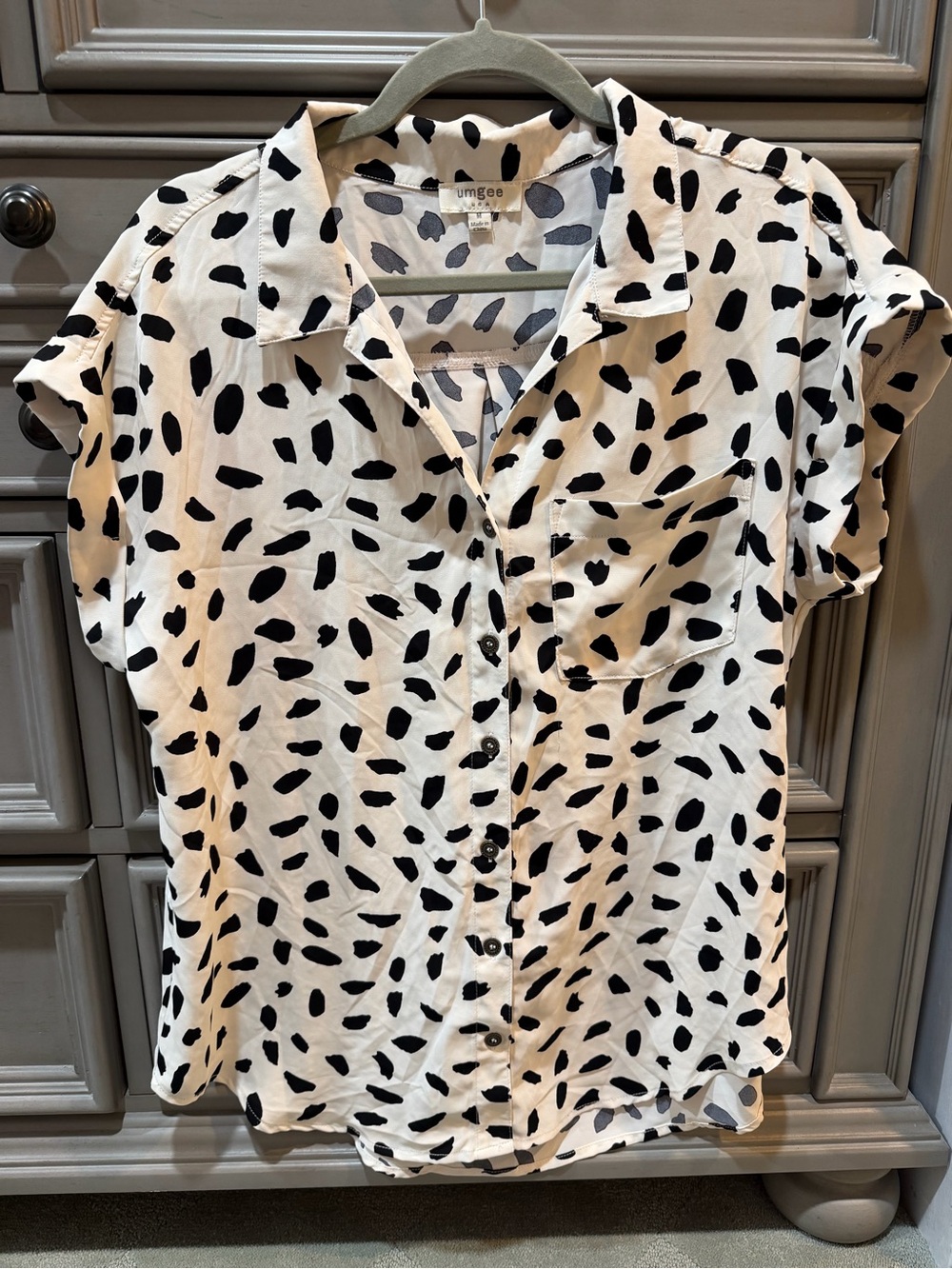 Umgee Black & White Abstract Spot Button-Down Shirt- Work Attire- Sz M